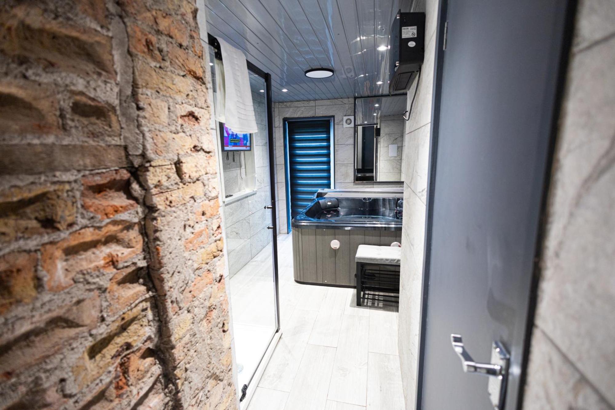 Elegant 1Bedroom Flat With Jacuzzi In A Prime Location London Exterior photo